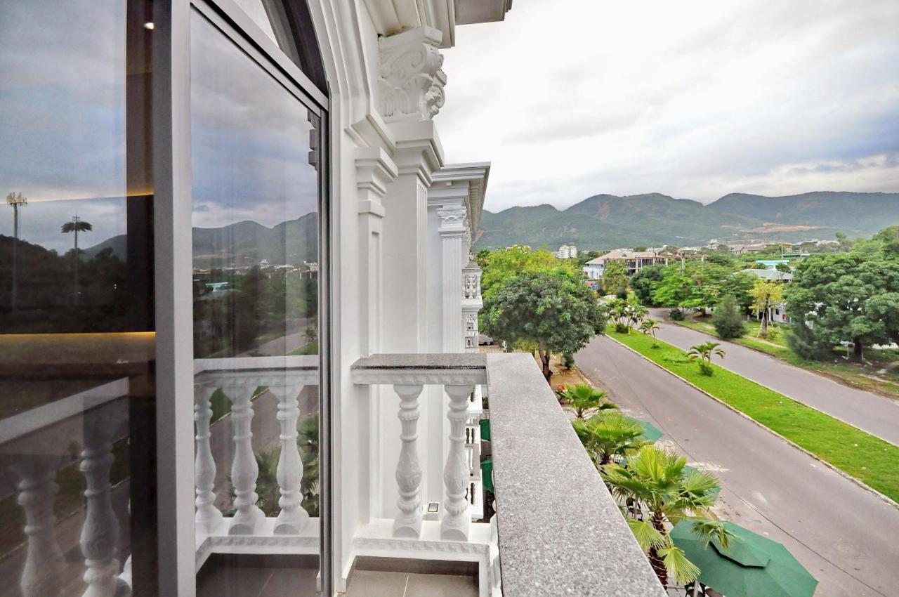 Crown Nguyen Hoang Hotel Nha Trang Exterior foto